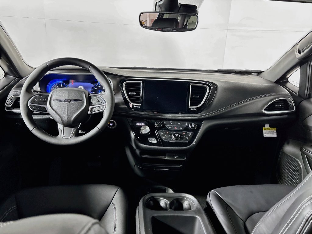 New 2026 Chrysler Pacifica Select AWD/4WD image 12