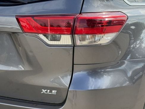 Used 2018 Toyota Highlander XLE FWD image 7