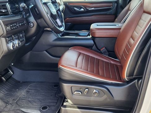 Certified 2024 GMC Yukon Denali Ultimate image 13