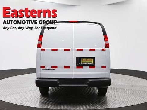 Used 2021 Chevrolet Express 2500 RWD image 6