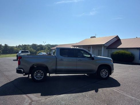 Used 2023 Chevrolet Silverado 1500 LT AWD/4WD image 11