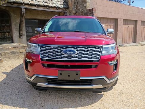 Used 2018 Ford Explorer Platinum image 3