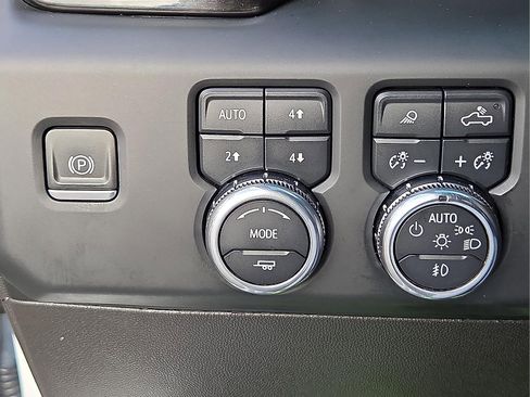 Used 2024 GMC Sierra 2500 AT4 image 20