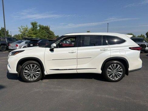 Certified 2021 Toyota Highlander Platinum AWD/4WD image 13