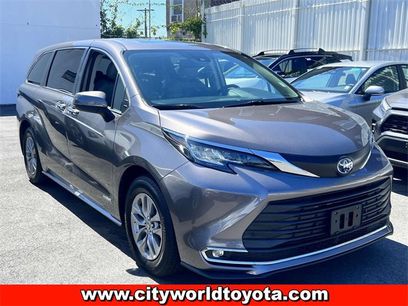Used 2021 Toyota Sienna XLE