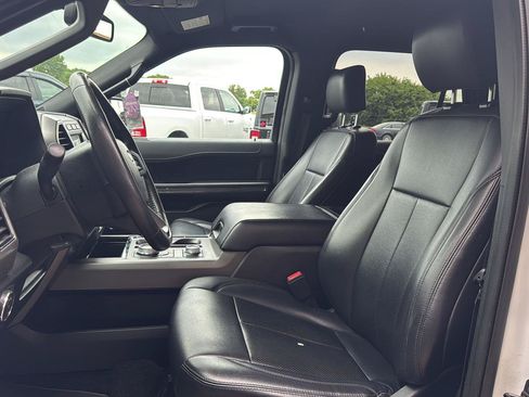 Used 2019 Ford Expedition XLT w/ Equipment Group 201A AWD/4WD image 3