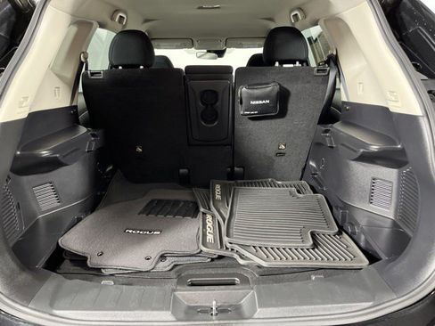 Used 2019 Nissan Rogue SV w/ Premium Package FWD image 43