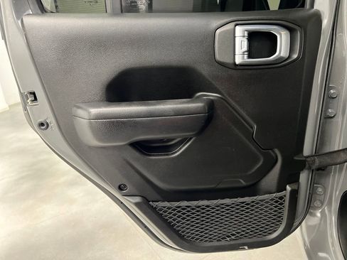 Used 2023 Jeep Wrangler Altitude image 15