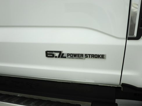 Used 2023 Ford F350 Lariat image 19