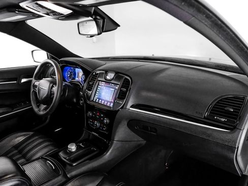 Used 2022 Chrysler 300 S RWD image 9
