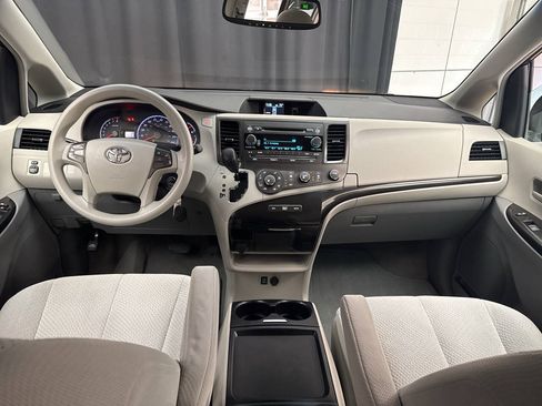 Used 2011 Toyota Sienna LE FWD image 12