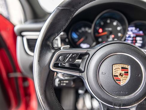 Used 2018 Porsche Macan AWD/4WD image 24