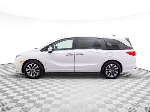 Certified 2024 Honda Odyssey EX-L image 2