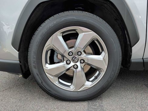 Used 2020 Toyota RAV4 Limited image 19