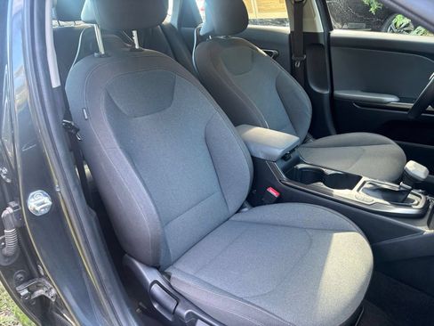 Used 2025 Kia K4 FWD image 35