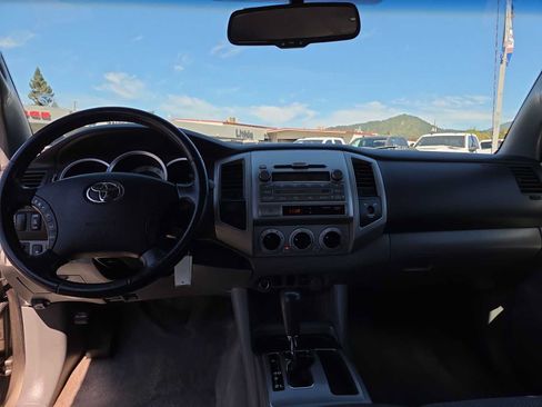 Used 2011 Toyota Tacoma PreRunner w/ TRD Sport Pkg RWD image 18