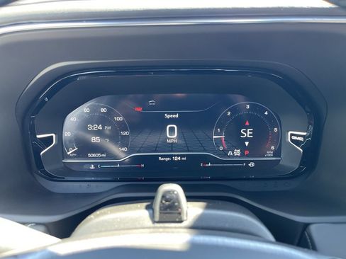 Used 2023 GMC Yukon XL Denali Ultimate AWD/4WD image 11