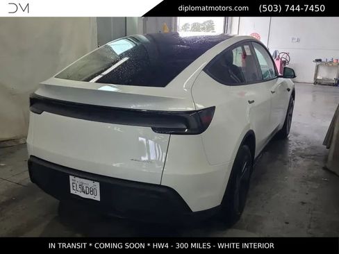 Used 2026 Tesla Model Y AWD image 4