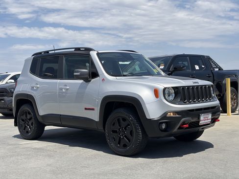 Used 2018 Jeep Renegade Trailhawk AWD/4WD image 2