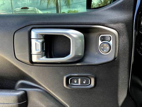 Used 2024 Jeep Wrangler Sport S image 32