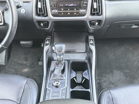 Used 2022 Kia Sorento S FWD image 6