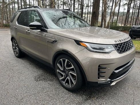 Certified 2025 Land Rover Discovery Dynamic SE image 2