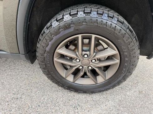 Used 2017 Jeep Grand Cherokee Laredo image 11