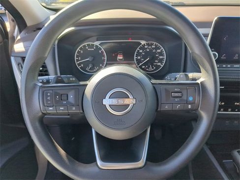 Used 2023 Nissan Rogue SV image 30