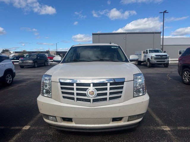 Used 2013 Cadillac Escalade Luxury AWD/4WD image 3