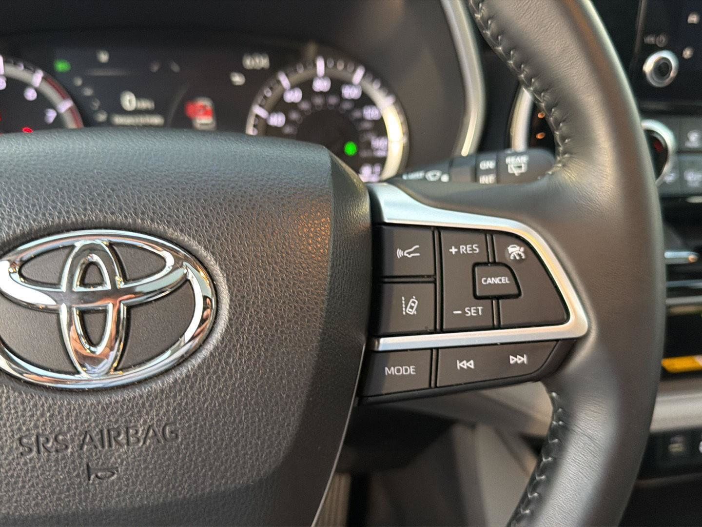 Certified 2023 Toyota Highlander XLE FWD image 23