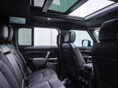 Used 2023 Land Rover Defender 110 X-Dynamic SE image 19