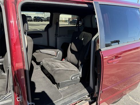 Used 2017 Dodge Grand Caravan SE image 22