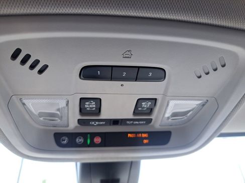 Used 2019 Chevrolet Traverse Premier w/ Driver Confidence II Package FWD image 19