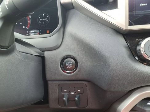 Used 2025 Toyota Tundra Limited AWD/4WD image 28