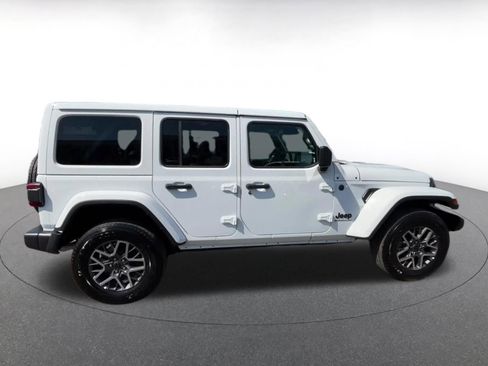 Used 2025 Jeep Wrangler Unlimited Sahara AWD/4WD image 16