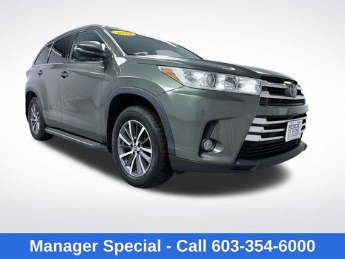 Used 2019 Toyota Highlander XLE AWD/4WD image 1