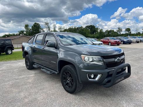 Used 2017 Chevrolet Colorado Z71 AWD/4WD image 2