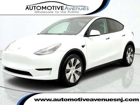 Used 2023 Tesla Model Y Long Range AWD/4WD image 1