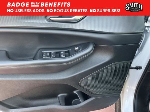 Used 2023 Jeep Grand Cherokee L Laredo image 17