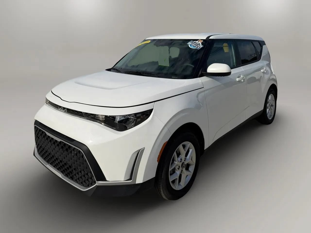Used 2025 Kia Soul LX w/ LX Technology Package FWD image 3