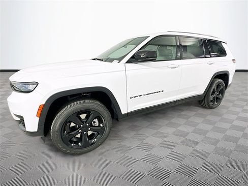 New 2025 Jeep Grand Cherokee L Altitude image 23