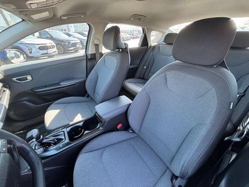 Used 2025 Kia K4 FWD image 37