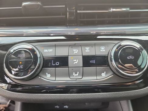Used 2024 Buick Envista Sport Touring w/ Convenience I Package FWD image 17