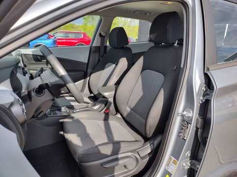 Used 2020 Hyundai Kona SE FWD image 2