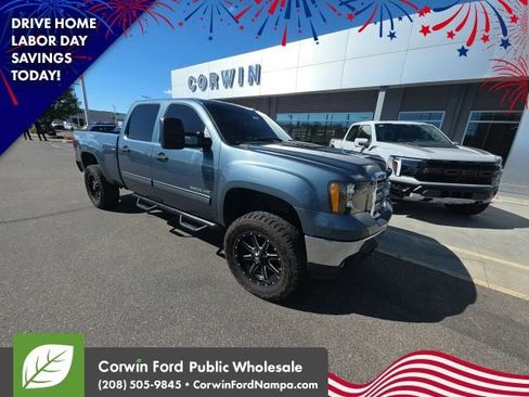 Used 2014 GMC Sierra 2500 SLE w/ SLE Preferred Package AWD/4WD image 2
