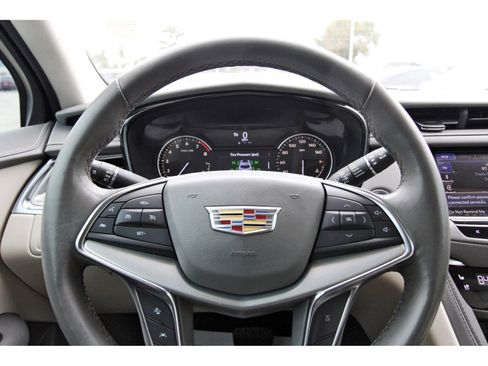 Used 2021 Cadillac XT5 Premium Luxury image 16