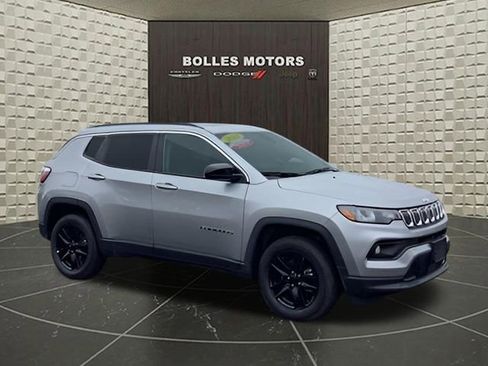 Certified 2022 Jeep Compass Latitude w/ Sun and Sound Group AWD/4WD image 2