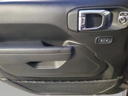 Used 2025 Jeep Wrangler Unlimited Rubicon w/ Technology Group image 12