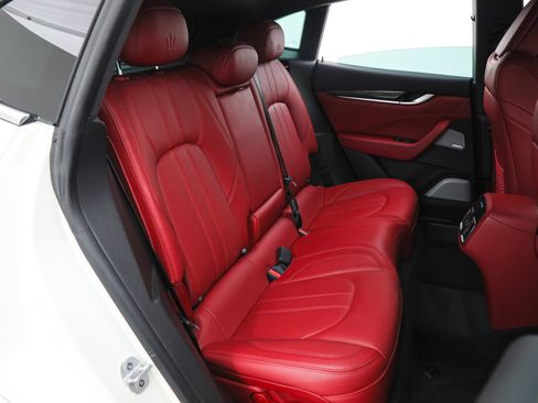 Used 2019 Maserati Levante GranSport image 15