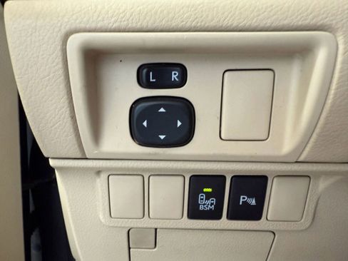 Used 2014 Lexus ES 300h image 29